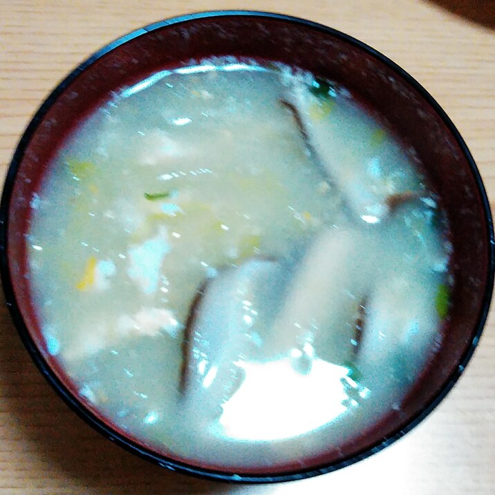 椎茸と白菜と卵の中華スープ